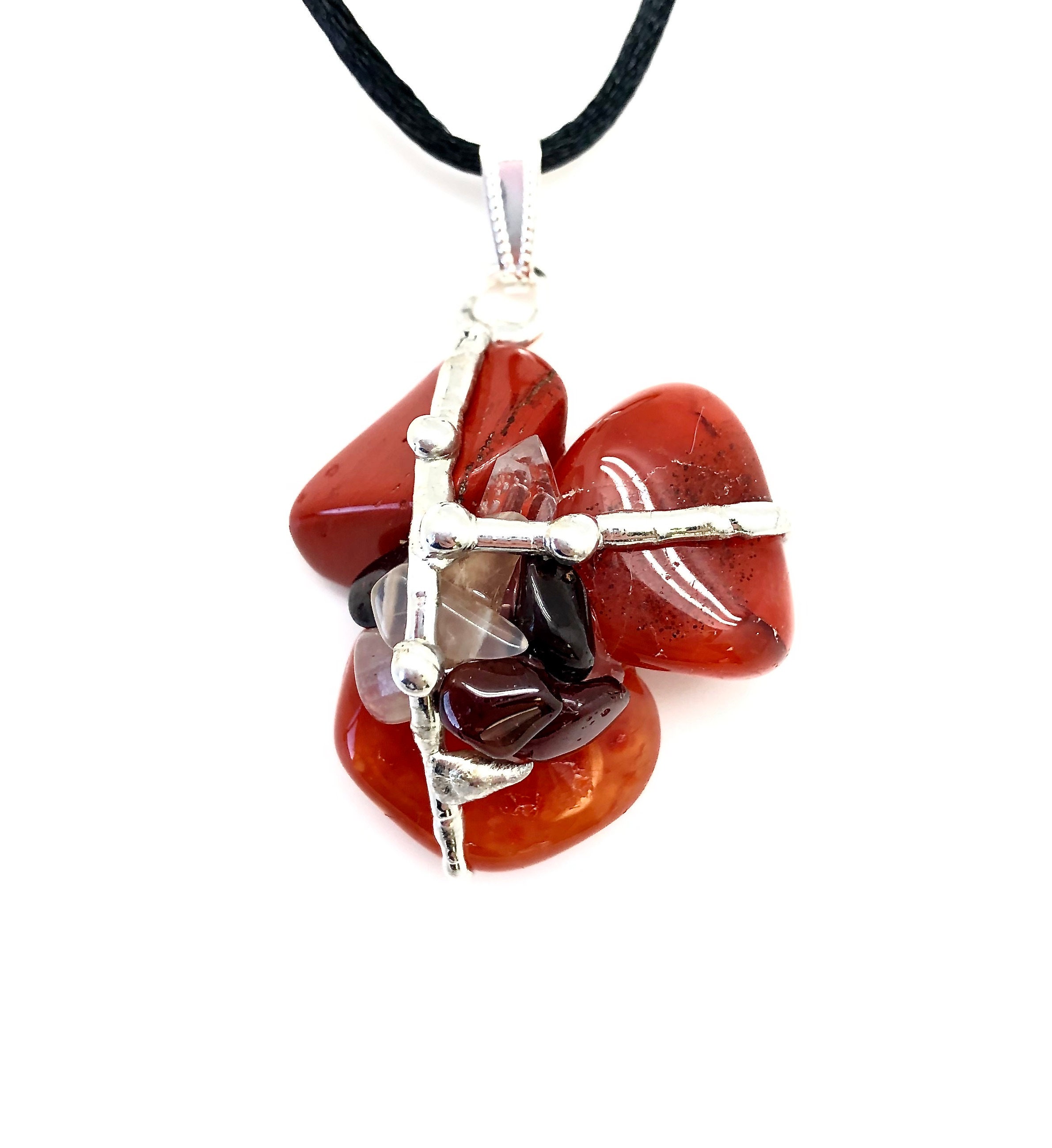 Collana amuleto da donna - Ciondolo in corniola, diaspro rosso, granato e pietra di luna - Amuleto della dea - Cristalli per donna - Collana di crista