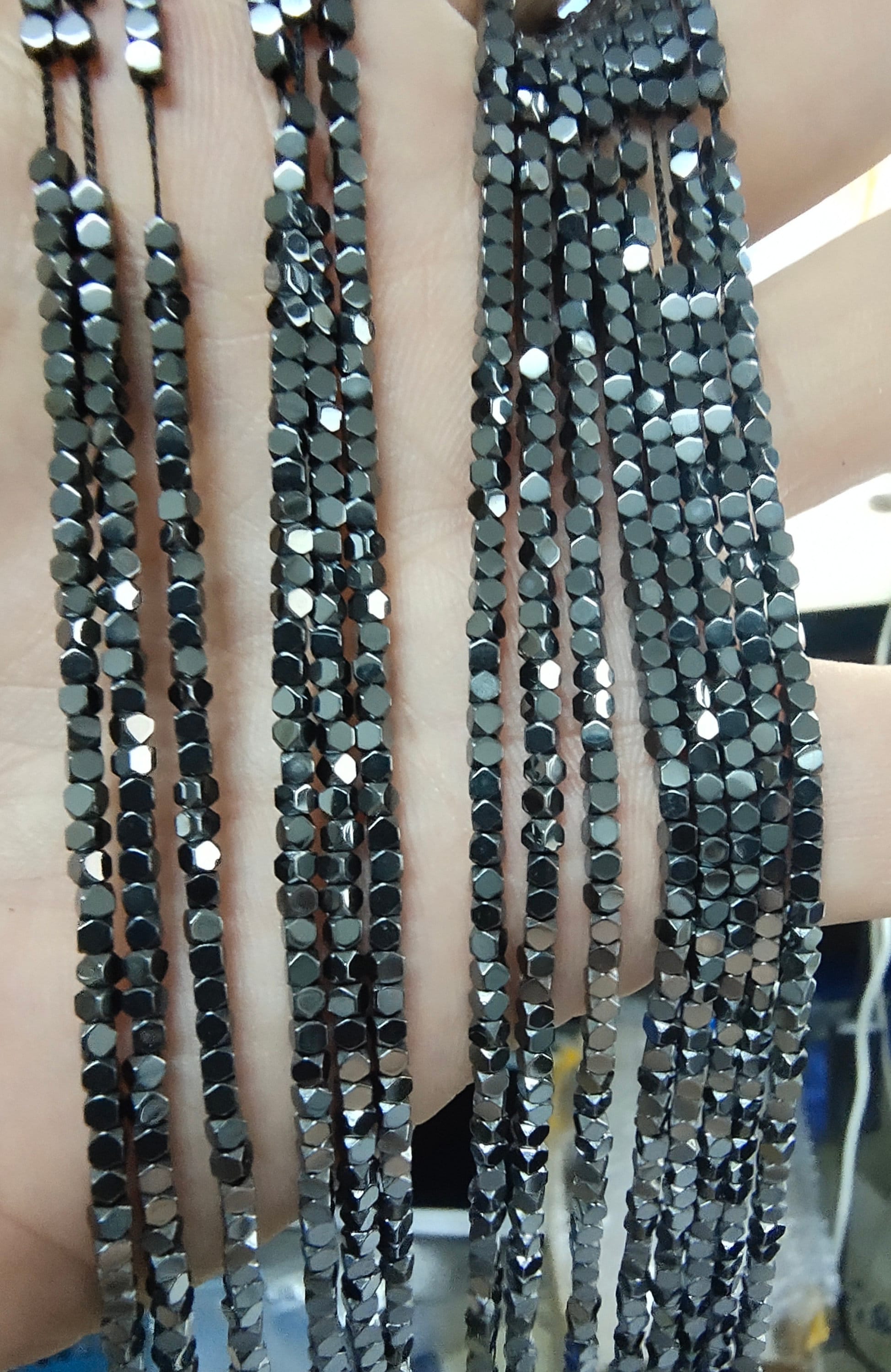 Perline scintillanti con taglio a diamante da 2 mm, perline distanziatrici in ematite nera, 200 pezzi di perline di ematite, perline sfuse a cubo otta