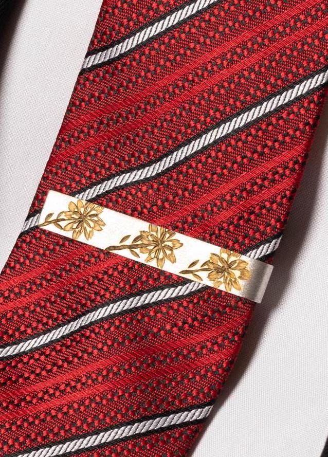 Fermacravatta floreale artigianale per uomo, fermacravatta di ispirazione vintage, regalo classico ed elegante per lui, regalo perfetto per lo sposo