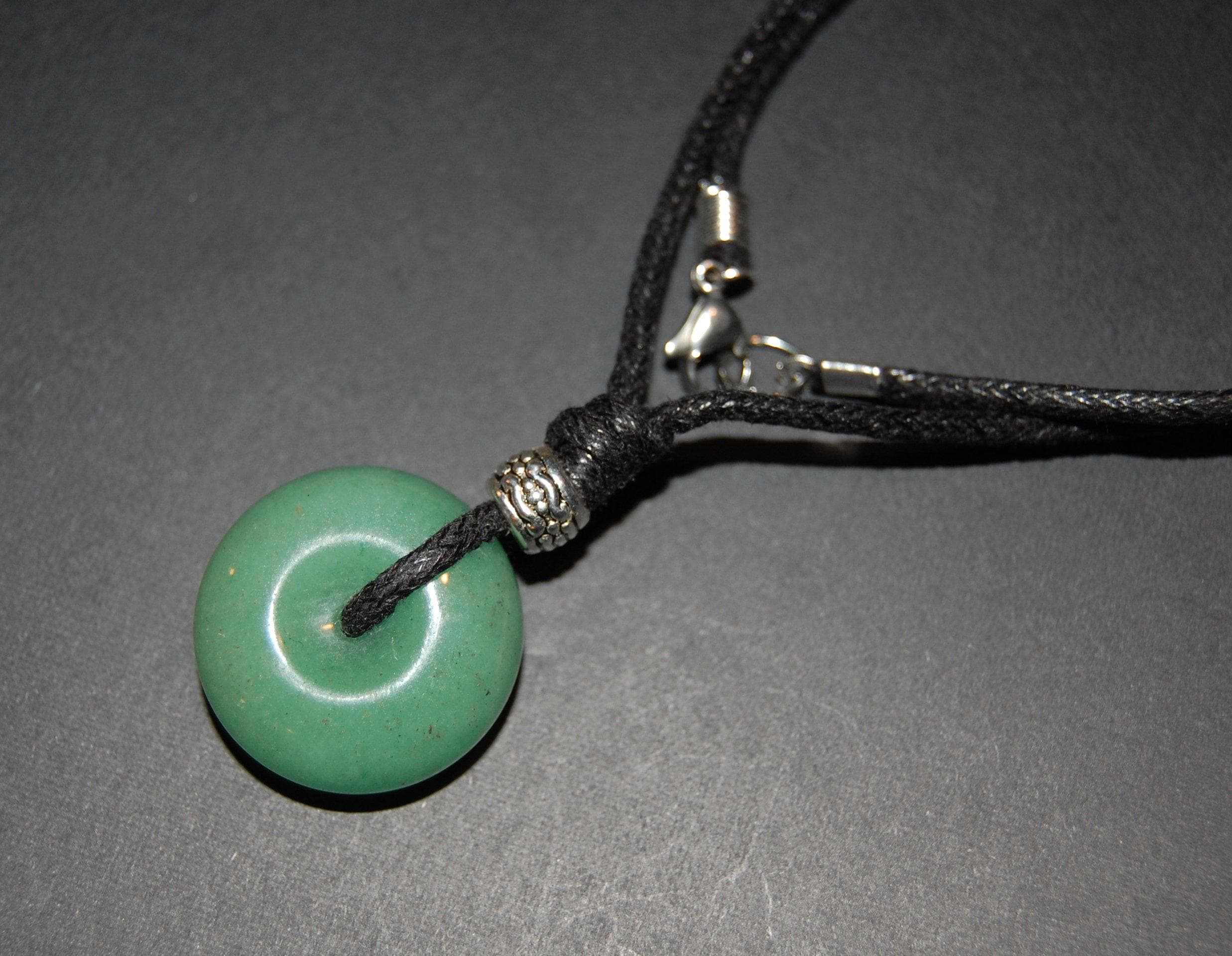 Collana di giada, collana con ciondolo di giada verde, collana con ciondolo circolare di giada, uomo, donna, collana con cordino, girocollo di giada,