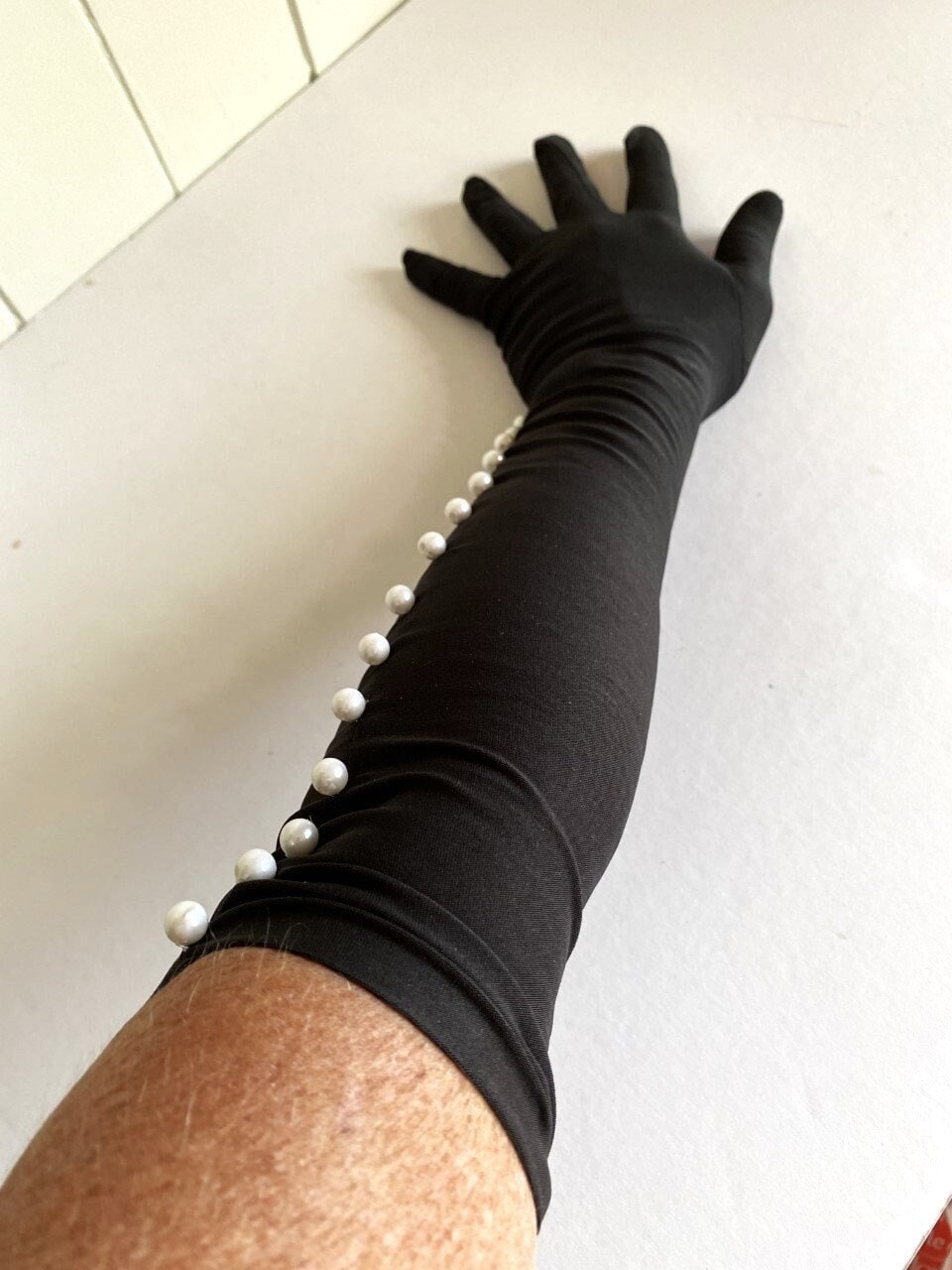 Guanti neri, guanti da sposa, guanti da sposa, guanti lunghi con perle, guanti formali, guanti da opera, guanti lunghi neri e bianchi, guanti neri lun