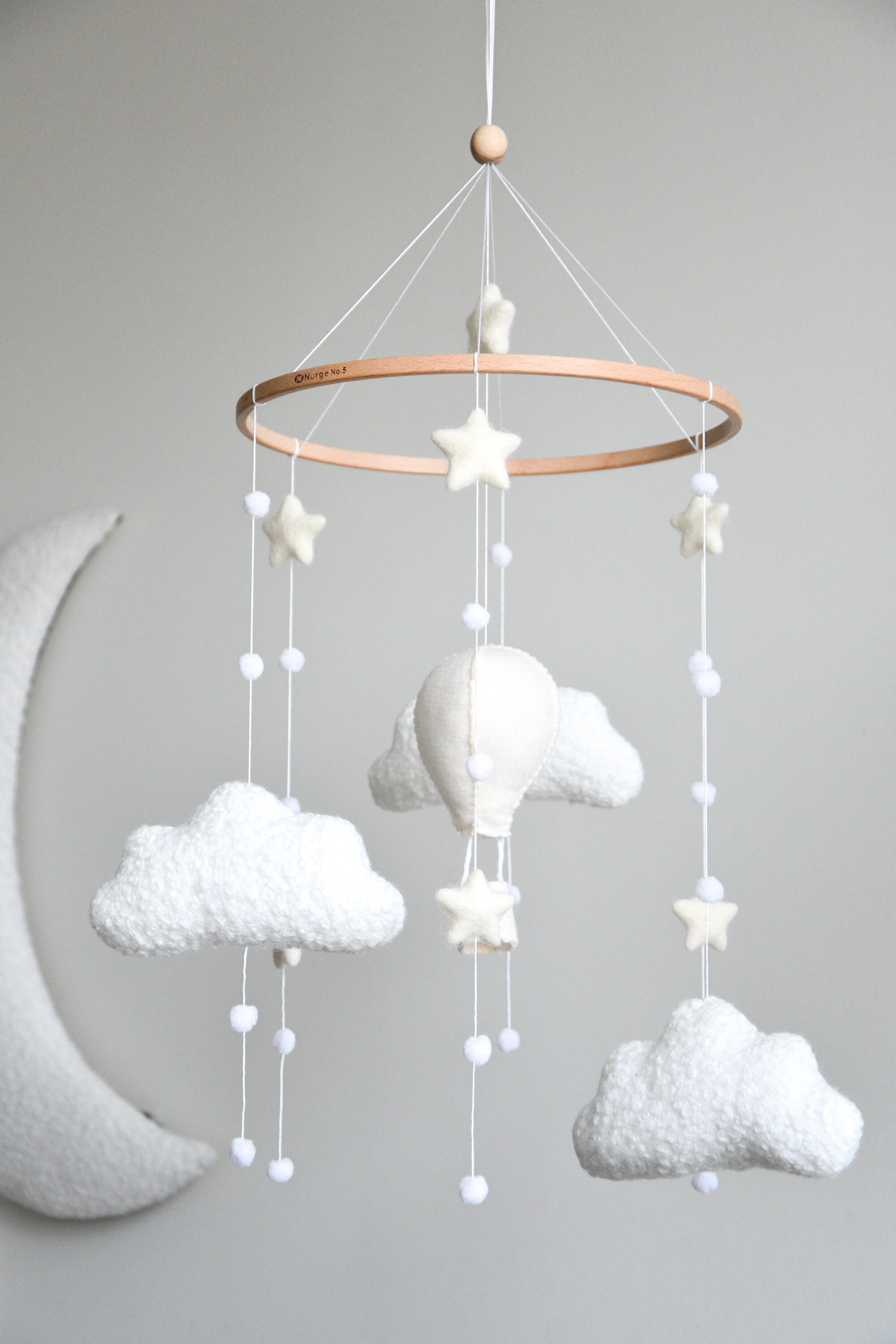 Giostrina per neonati in feltro con mongolfiera, nuvole e stelle, decorazione neutra per la cameretta dei bambini, giostrina per culla e lettino per n