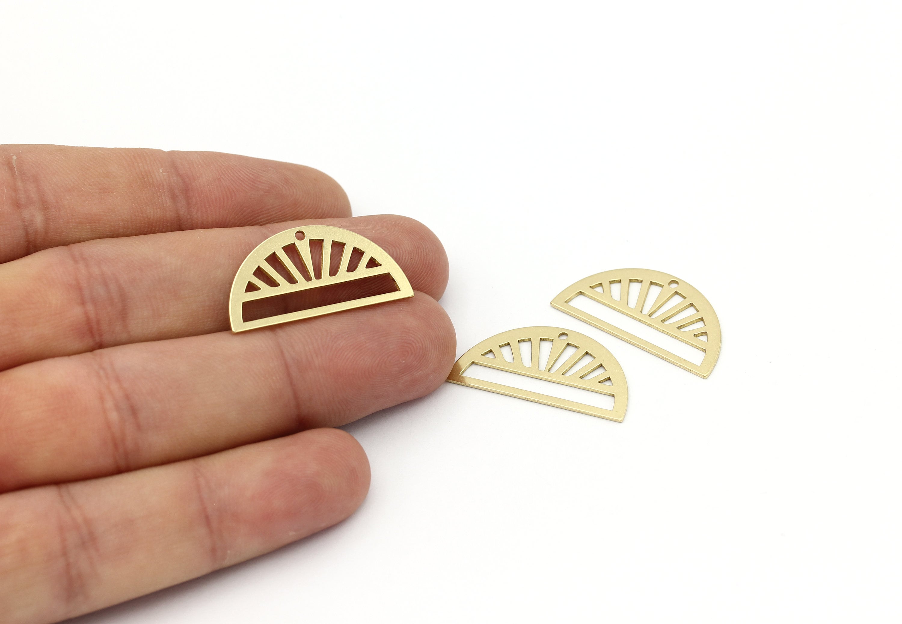 Ciondolo semicircolare in ottone grezzo da 6 pezzi, connettore semicerchio solare, pendente a forma di D, connettore per orecchini, forniture di gioie