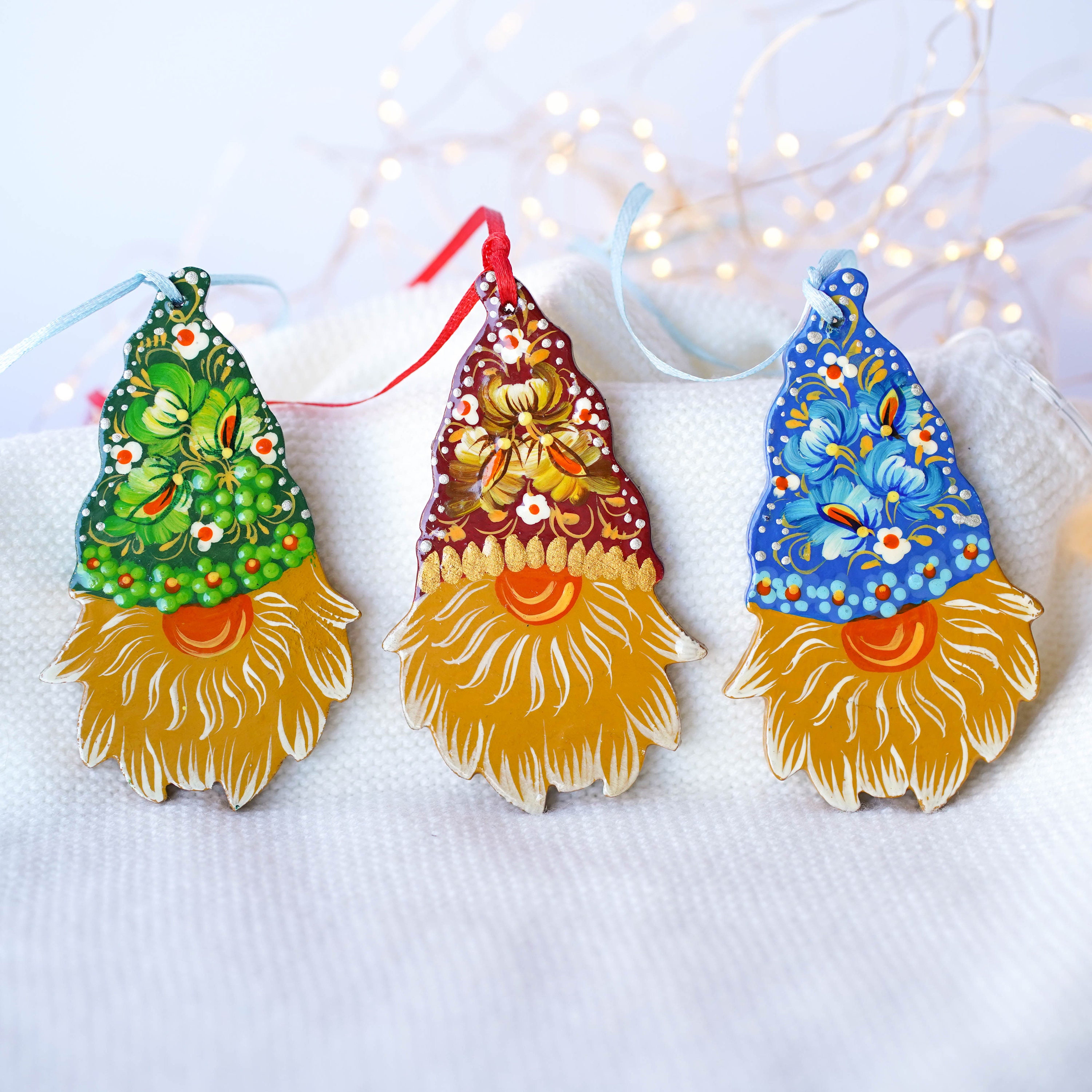 Set di 3 ornamenti a forma di gnomo - Ornamenti natalizi in legno dipinti a mano, decorazioni per l'albero di Natale realizzate in Ucraina, ornamenti