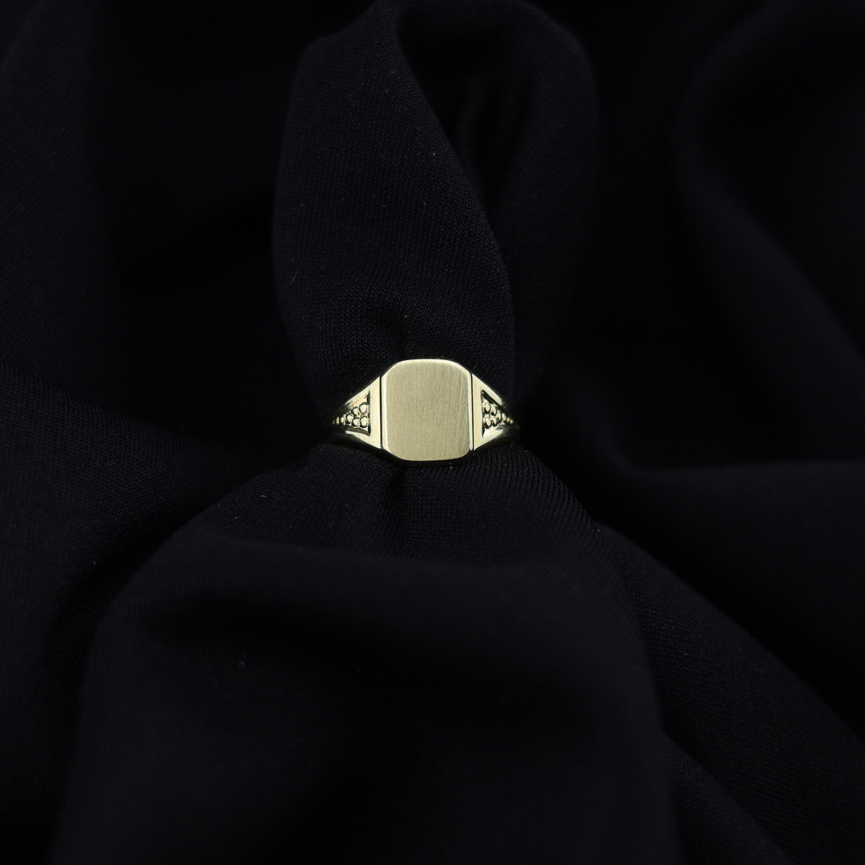 Anello con sigillo inciso personalizzato in oro, anello mignolo personalizzato in oro massiccio 14k per uomo, anello con stemma in oro, anelli in oro