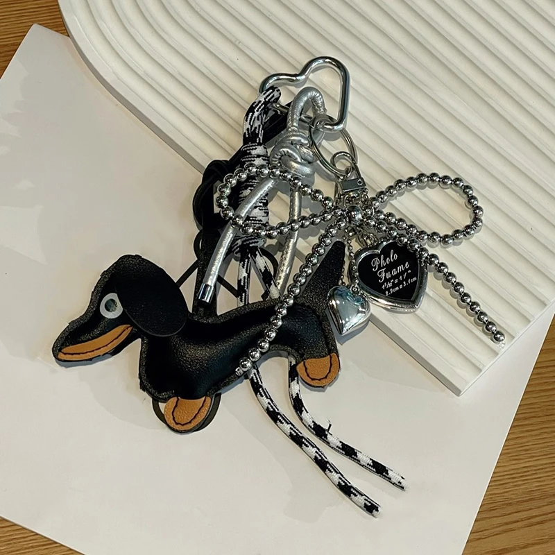 Kreative Leder Wurst Hund Tasche Hängen Anhänger Tasche Silber Perle Knoten Tasche Accory Auto Schlüsselbund Dekorative Aufhänger Geschenk Image