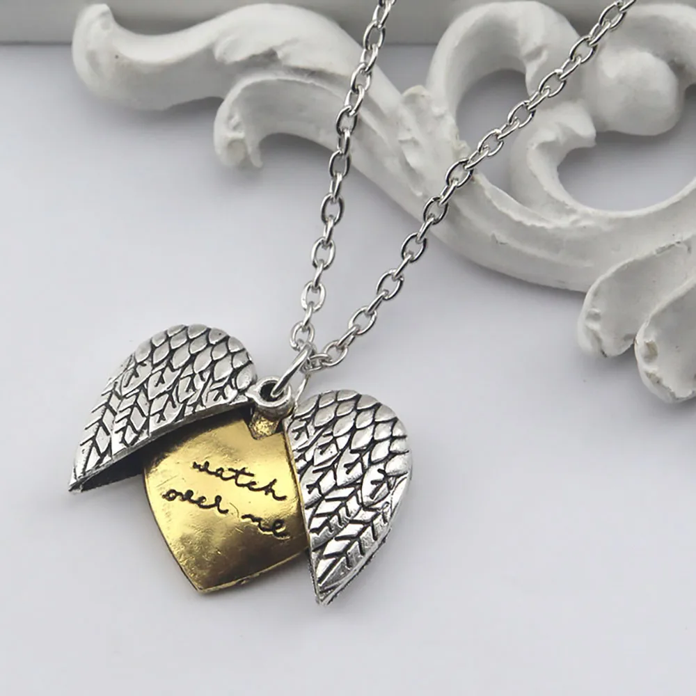 Doppelschichtige Halsband-Halskette mit Flügelherz und Gravur „Watch over Me“-Anhänger für Damen und Herren, einzigartige Geschenkidee Image