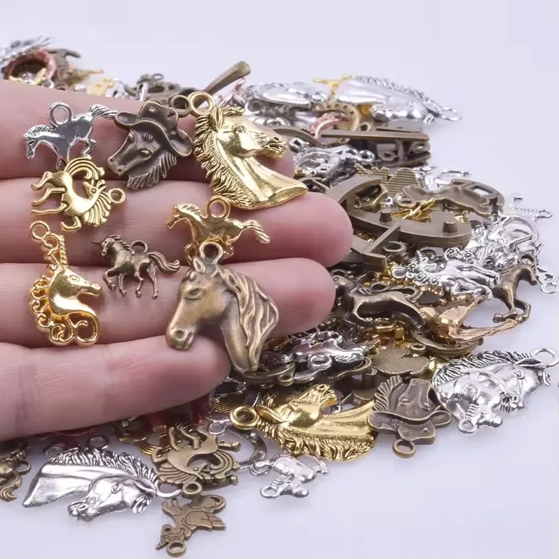 30/50 stücke Charms Fliegen Pferd Glück Hufeisen Gold Farbe Pony Antike Bronze Gemischt Anhänger DIY Erkenntnisse Tibetischen Schmuck handwerk