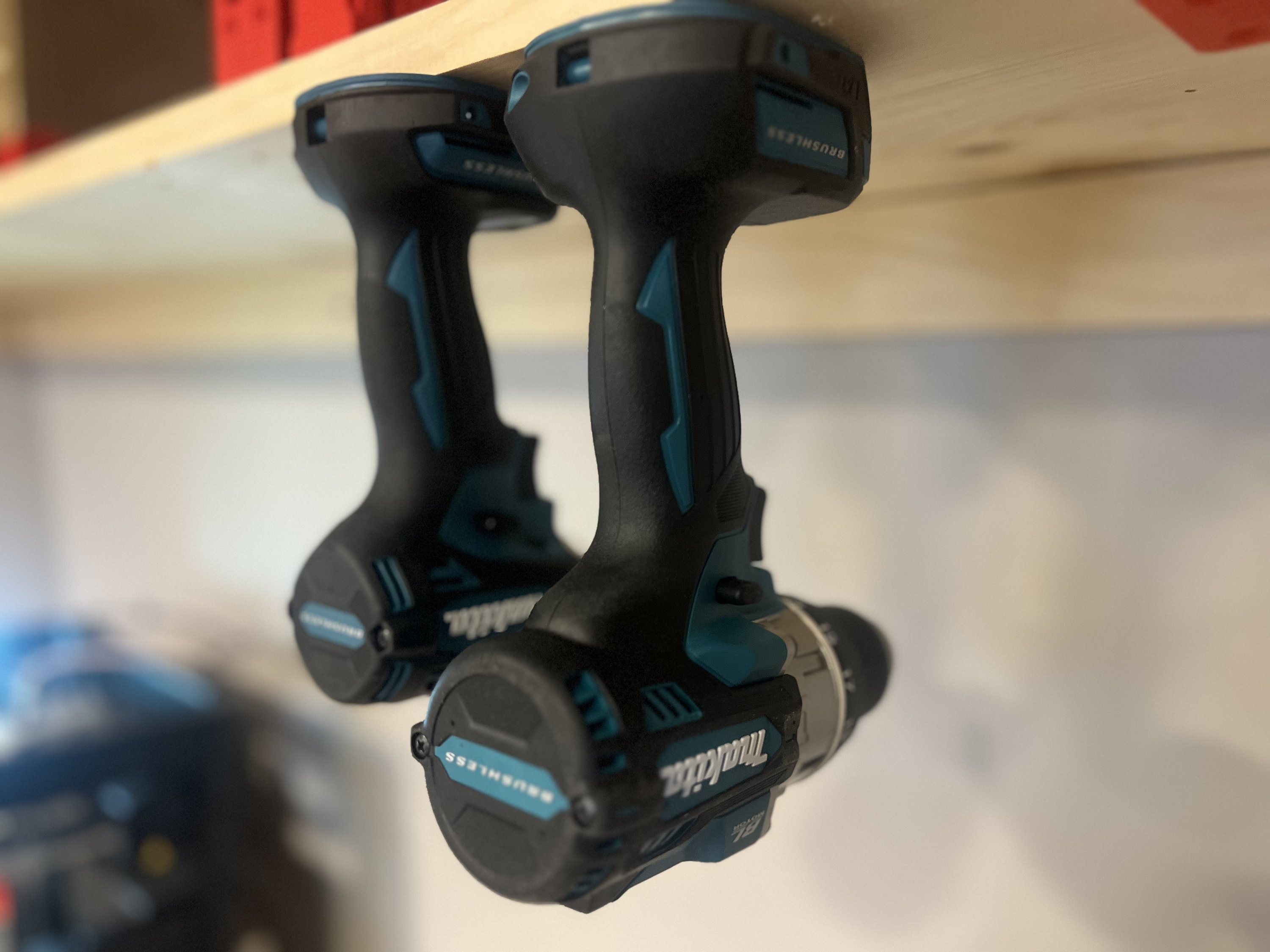 Confezione combinata da 20 pezzi! Batteria Makita da 18 V e supporti/supporti/ganci per utensili - Per impieghi gravosi