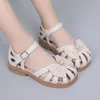 Mädchen Chic Sandalen Sommer Neue PU Prinzessin Hohl Überzogene Zehen Kinder Mode Bogen mit Große Perle Weiche Einfache Kinder Casual Schuhe