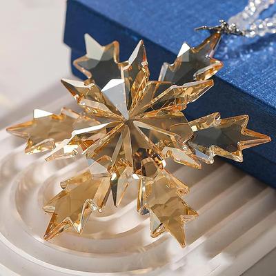 Crystal Snowflake Suncatcher Christmas Tree Ornament Pendant Crystal Sun Catcher Car Interior Decoration Window Garden Chandeliers for Home Garden Decor
