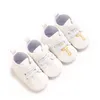 Frühlings- und Herbststil, 0–1 Jahre alte Babyschuhe für Männer und Frauen, Schuhe mit weichen Sohlen, die nicht herunterfallende Baby-Wanderschuhe