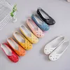 Frauen Flache Mode Aus Echtem Leder Schuhe Frau Aushöhlen Faulenzer Mutter Sommer Sandalen Frauen Schuhe Damen Schuhe
