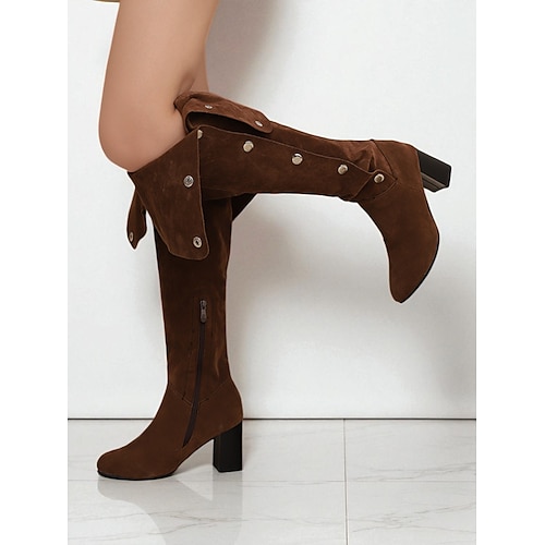 Burgunderrote Overknee-Stiefel aus Wildleder mit Umschlag, Blockabsatz und dekorativen Knöpfen – vielseitiger Herbst Wintermode-Schuhe für stylische Streetwear- und Night-Out-Looks Image