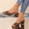 Große Größe Sommer Neue frauen Schuhe Quadratischen Kopf Zehe Belichtung High Heel Sandalen Weiblichen Gemusterten Starke Ferse Hausschuhe