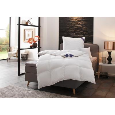 Daunenbettdecke + Federkissen SPESSARTTRAUM "First Class", weiß, B/L: 155cm x 220cm Anzahl Teile 2, B/L: 80cm x 80cm Anzahl Teile 2, warm, Bettdecken Bezug: 100% Baumwolle. Kopfkissen Bezug: 100% Baumwolle. Bettdecken Füllung: 90% Daunen, 10%... Image