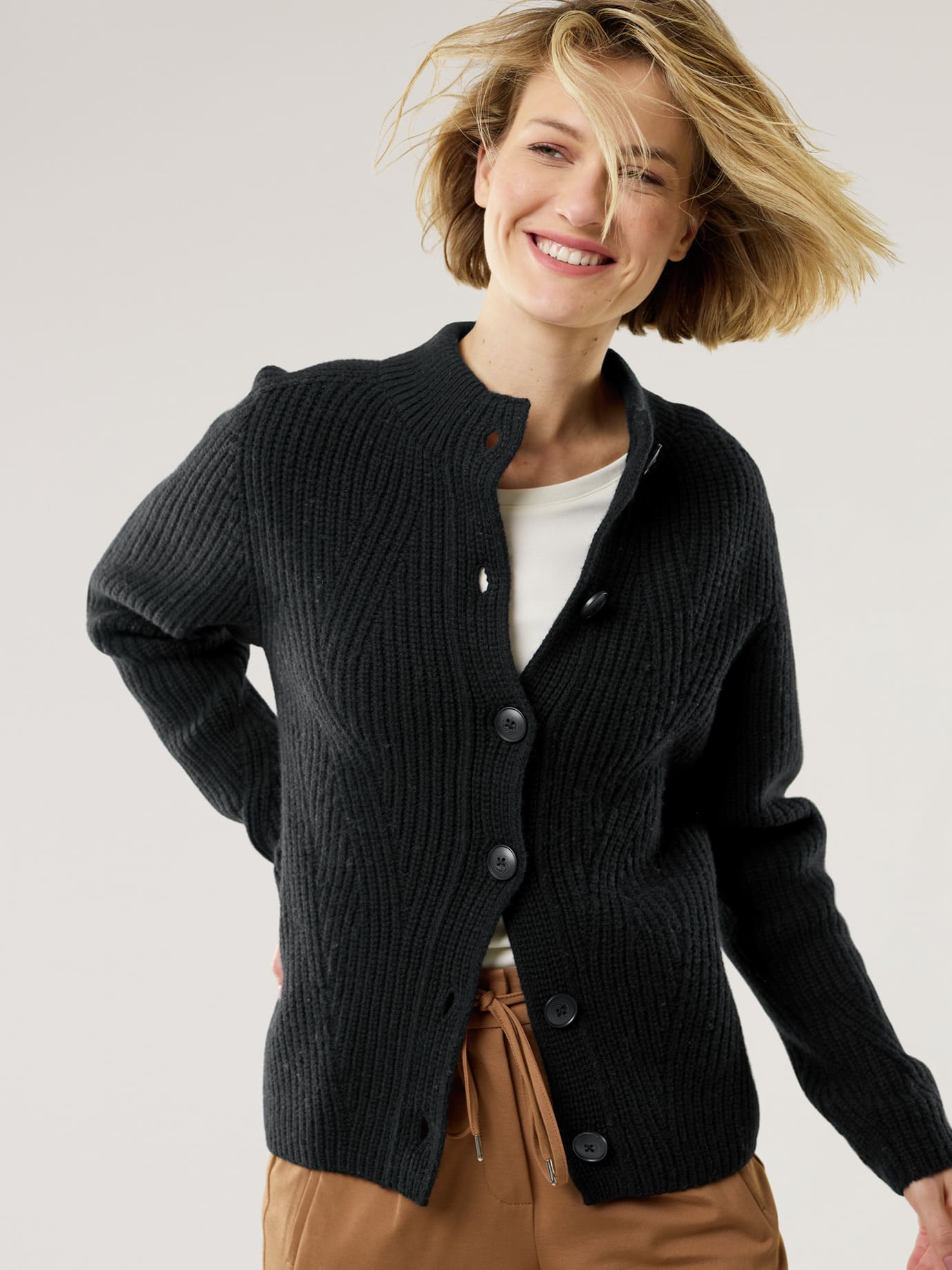 Walbusch Damen Cashmino Strickjacke Nahtlos Schwarz