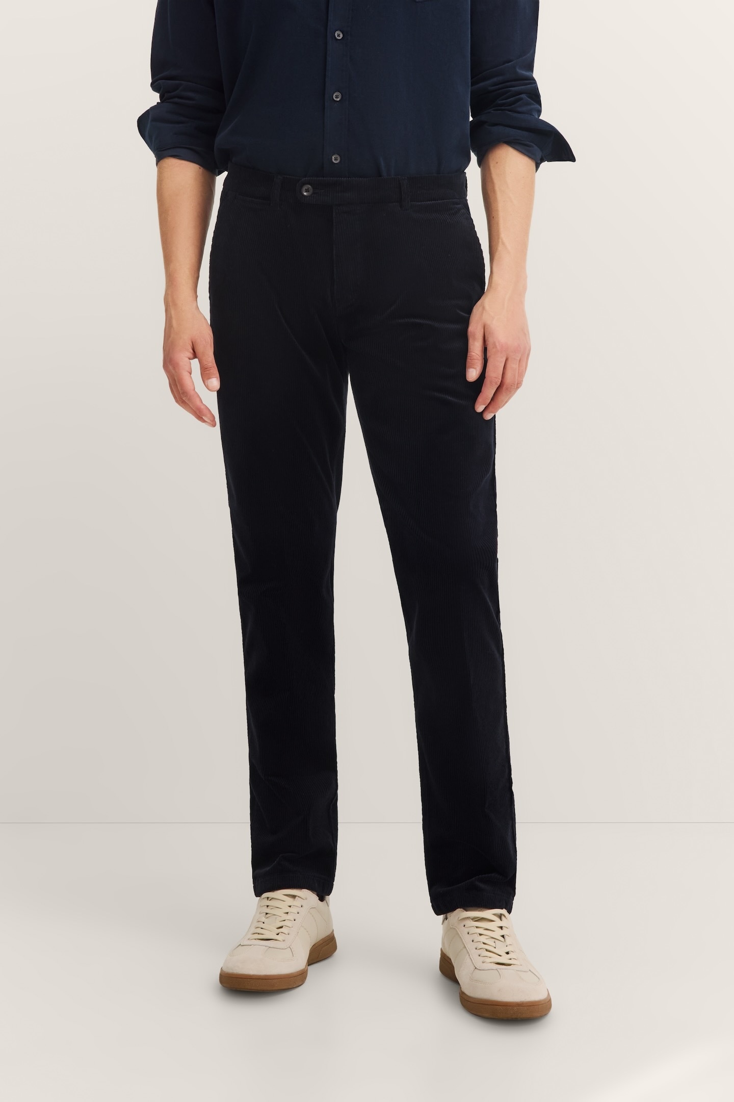 Cordhose BUGATTI "Modern Fit", Herren, Gr. 36, Länge 34, blau (390, marine), 77% Baumwolle, 22% Lyocell, 1% Elasthan, unifarben, normal, Hosen Cordhose, mit Soft Touch & Stretch-Komfort