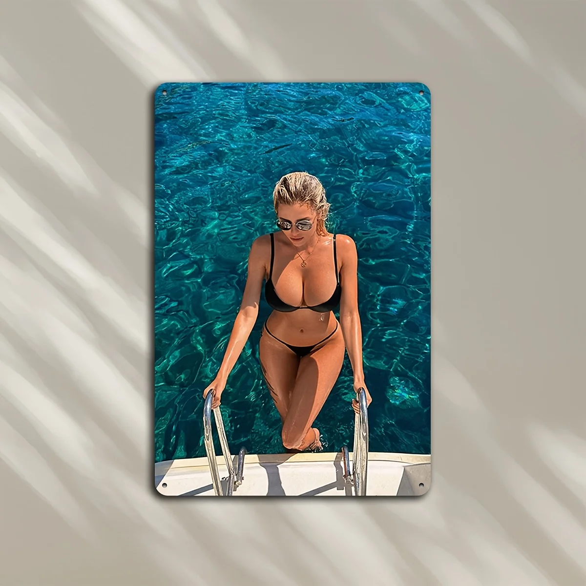 Vintage Sexy Bikini-Modell, Metall-Wandschild – Kunstdekoration am Pool für Zuhause, Café, Büro oder für Männerhöhle – keine Batterie erforderlich, Bea Image