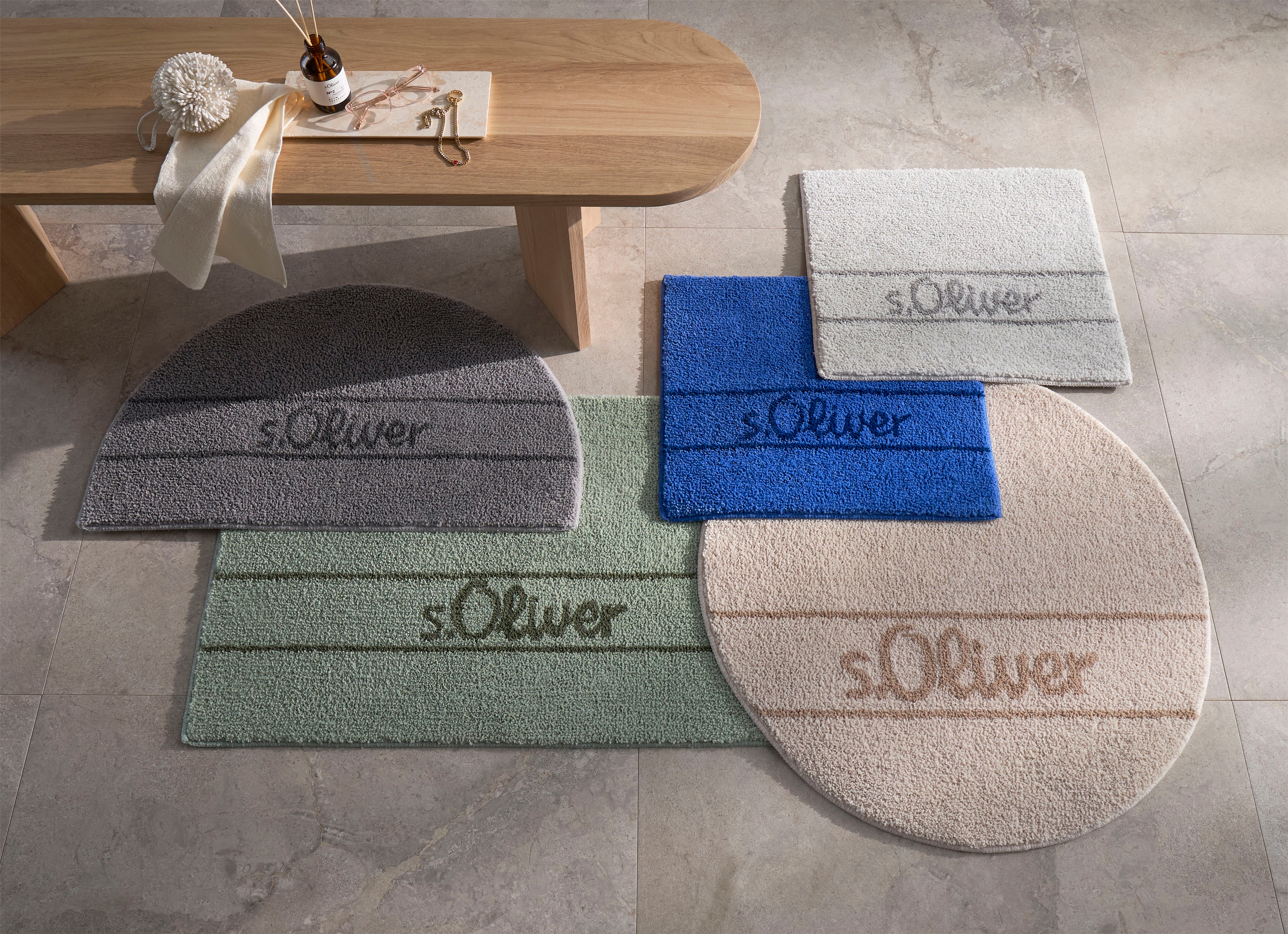 Badematte S.OLIVER "Allie, Badvorleger, Badezimmer Teppich, Duschvorleger" Gr. 7, hellgrau, H:10mm, Polyester, Badematten, Badematte, Badteppich, weiche Haptik, unifarben mit s.Oliver Schriftzug Image