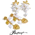 Yhpup Orecchini pendenti con fiori a forma di cuore con perle simulate barocche alla moda per gioielli chic eleganza in acciaio inossidabile da donna