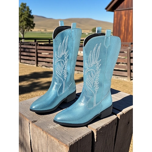 Damen-Western-Cowboystiefel aus blauem Denim mit Stickereien – wadenhohe Stiefel mit spitzer Spitze für Musikfestivals, Rodeo-Events und Outfits im Country-Stil Image