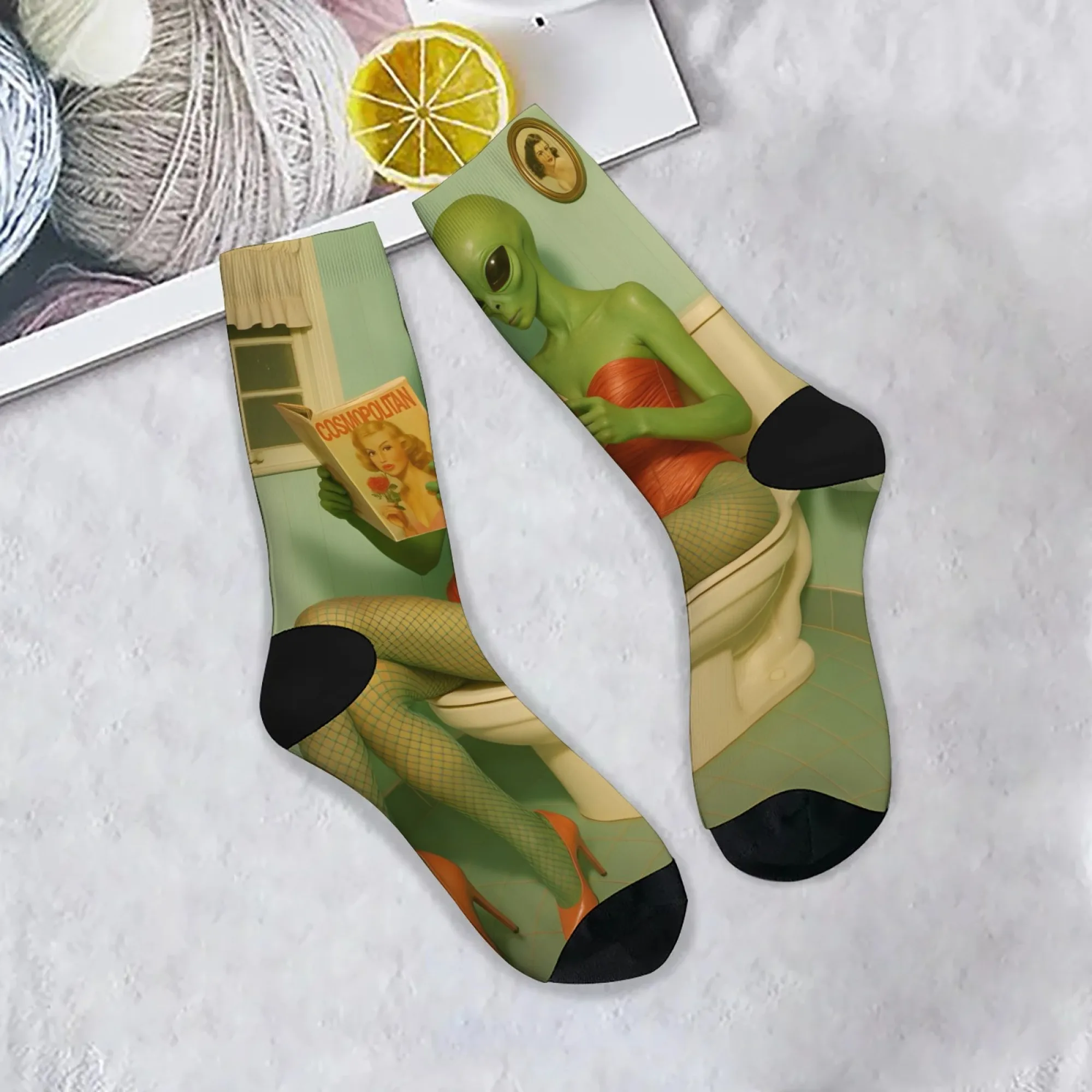 Sci-Fi-Parodie, Alien-Neuheit, lustige Socken, verrückte Street-Hip-Hop-Persönlichkeit, modische Socken, bequeme, warme, rutschfeste Unisex-Socken Image