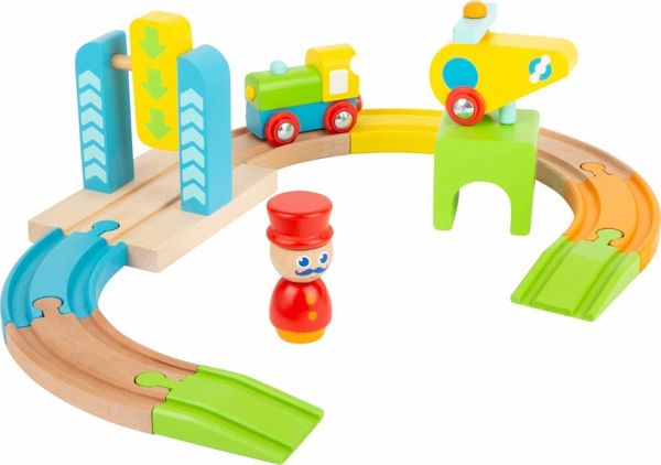 Small foot 11493 - Holzeisenbahn-Set Junior Hubschrauber, play & fun, Spielset, Holz, 13-teilig, aufgebaut 35x27x11cm - Legler