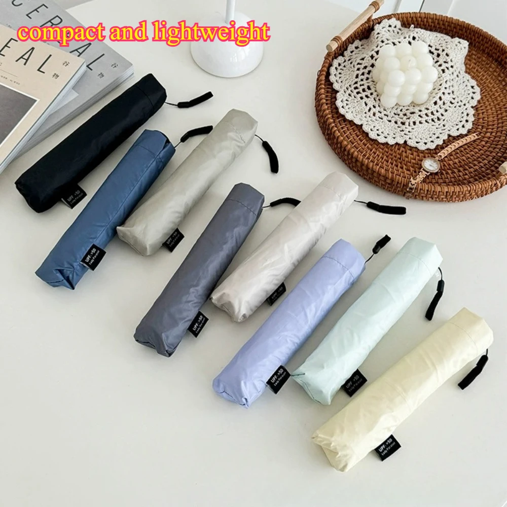 Feder-Regenschirm, ultraleichter Sonnenschutz aus schwarzem Gummi, Sonnenschutz, dreifach gefalteter Regen- und Regenschirm mit doppeltem Verwendungszweck Image