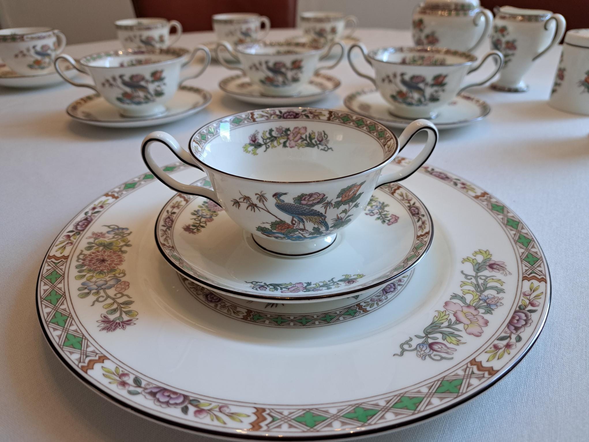 Wedgwood Kutani Crane Geschirr, Kaffee-/Teetasse mit Untertasse, Speiseteller, Suppenschüssel mit Untertasse