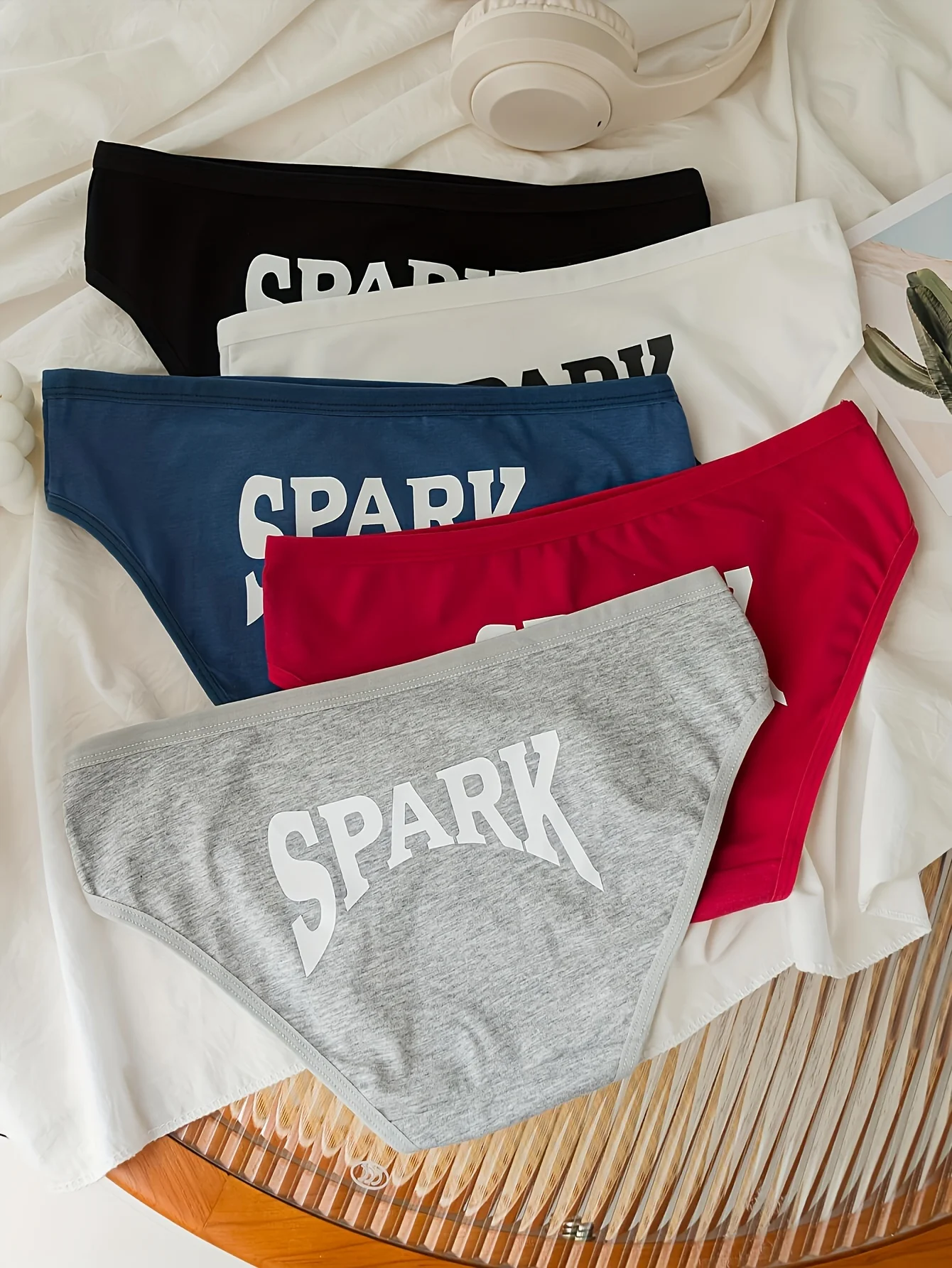 5-teiliger, schlichter Damen-Slip aus reiner Baumwolle in verschiedenen Farben mit englischen Buchstabenmustern, energetische und dynamische Damenunterwäsche Image