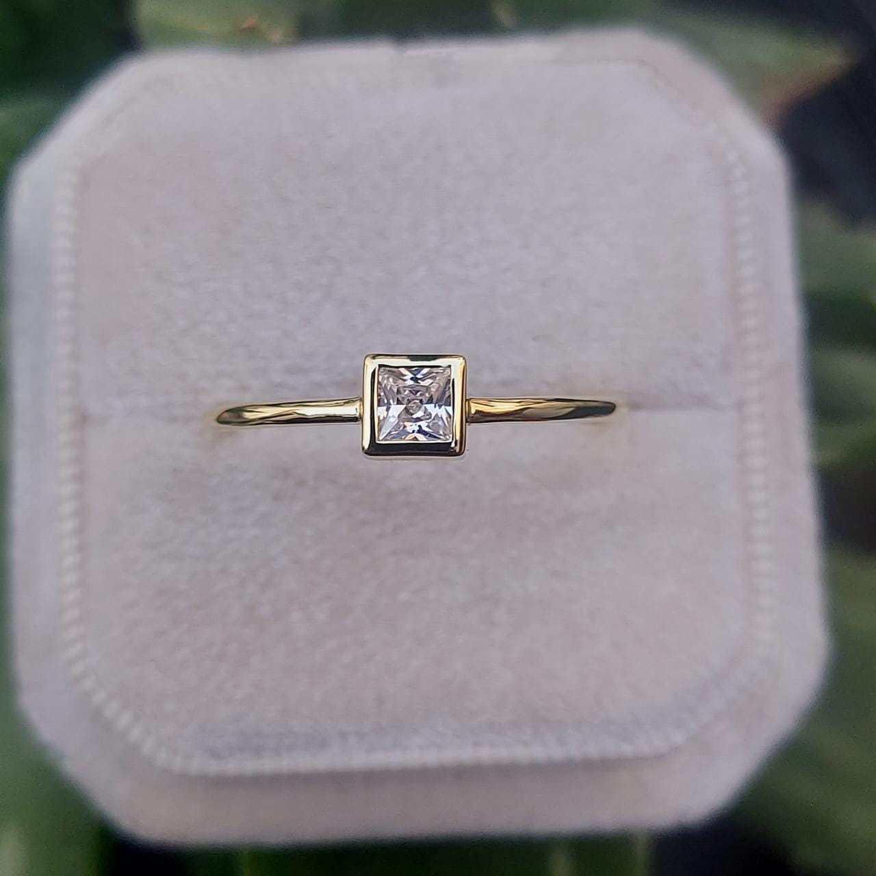Anello impilabile delicato con diamanti da laboratorio in oro 14k, anello minimalista in oro, anello semplice con zirconi cubici, anello in argento st