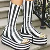 Schwarz Weiß Gestreifte Metall Dekor Stretch Stiefel Gold Fünf Zehen Zurück Zipper Plattform High Top Stiefel Frauen Sexy Modell Laufsteg Schuhe