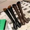 Neue Damen-Schuhe, schwarz, elegant, mit niedrigem Absatz, lange braune Stiefel, Winter, kniehoher Schaft, stilvoll, neuester Preis, Goth