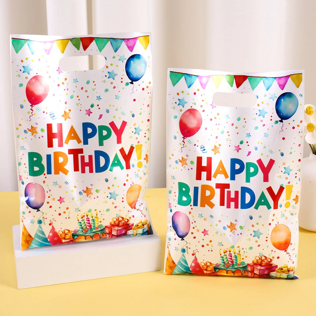 10/20/50 Stück Happy Birthday Geschenktüten Bunte Partybevorzugungsbeutel Kunststoff-Tragetaschen für Kinder Erwachsene Happy Birthday Party-Dekoration Image