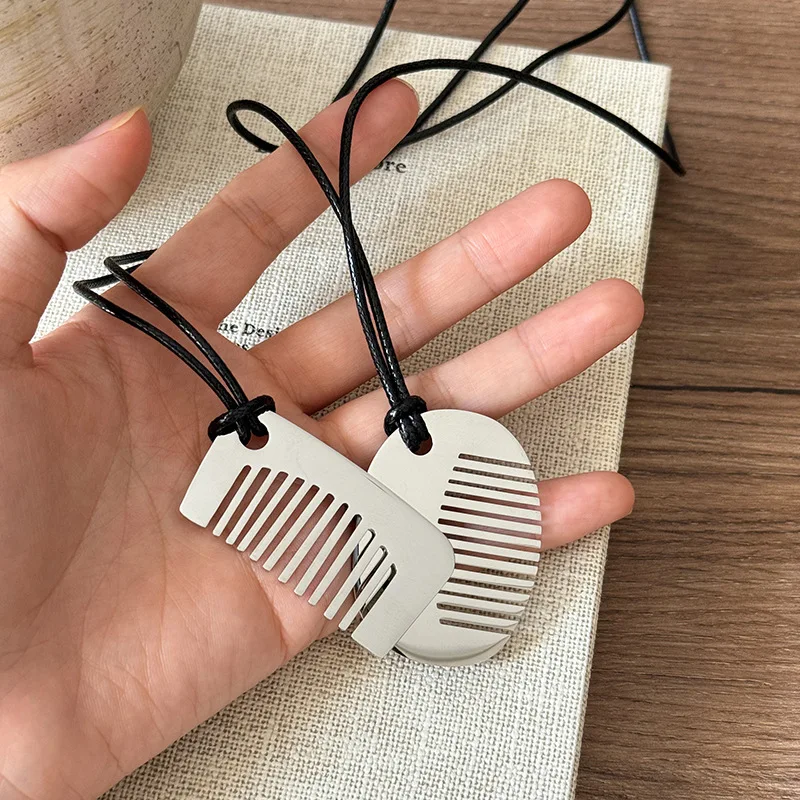 Halskette mit Kamm-Anhänger aus Edelstahl für Damen, Modeschmuck Image