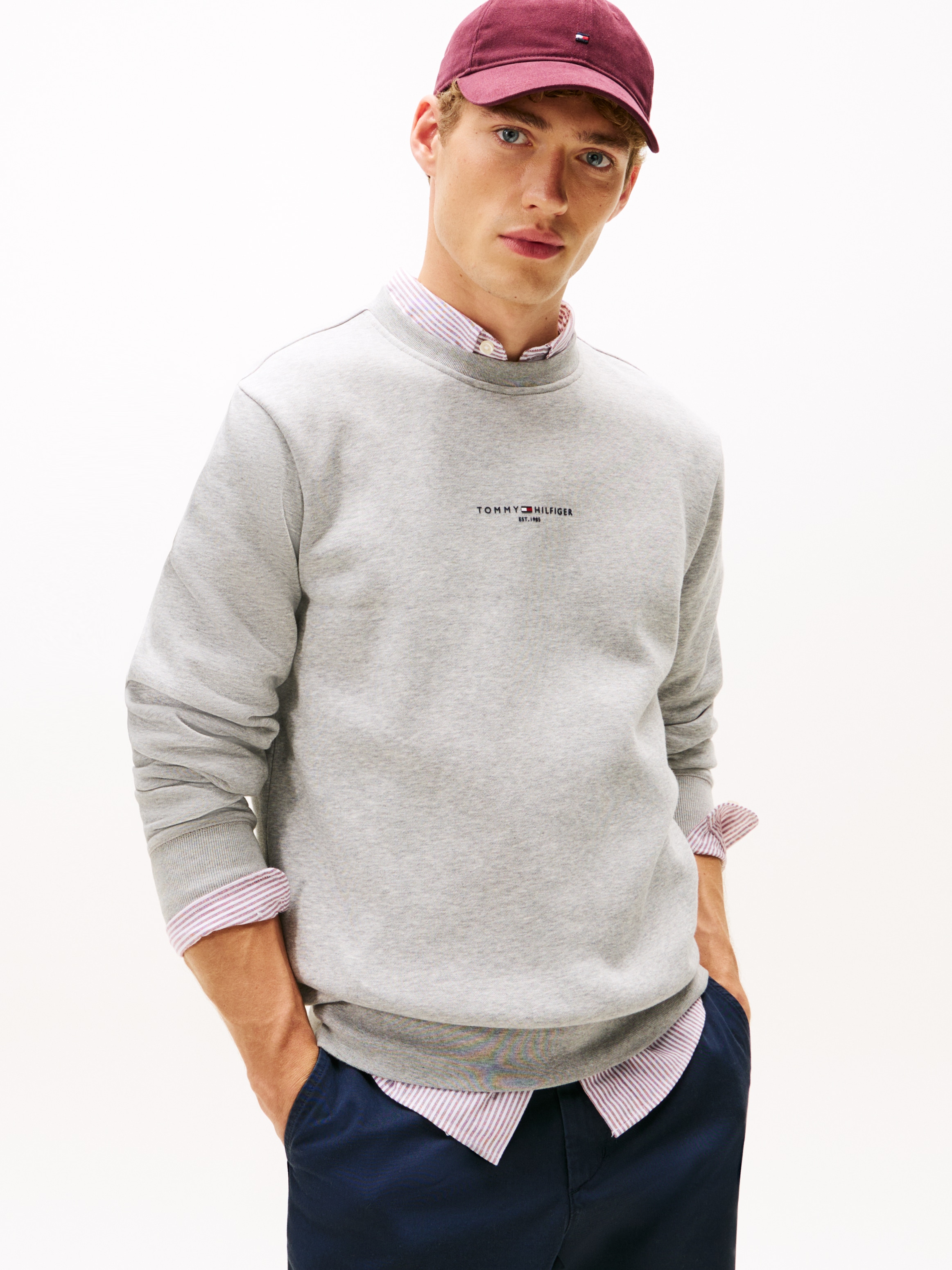 Sweatshirt TOMMY HILFIGER "TOMMY LOGO TIPPED CREWNECK", Herren, Gr. L, grau (light grau heather), Sweatware, Obermaterial: 63% Baumwolle, 37% Polyester, Casual, regular fit hüftbedeckend, Rippbündchen kontrastfarben, Sweatshirts