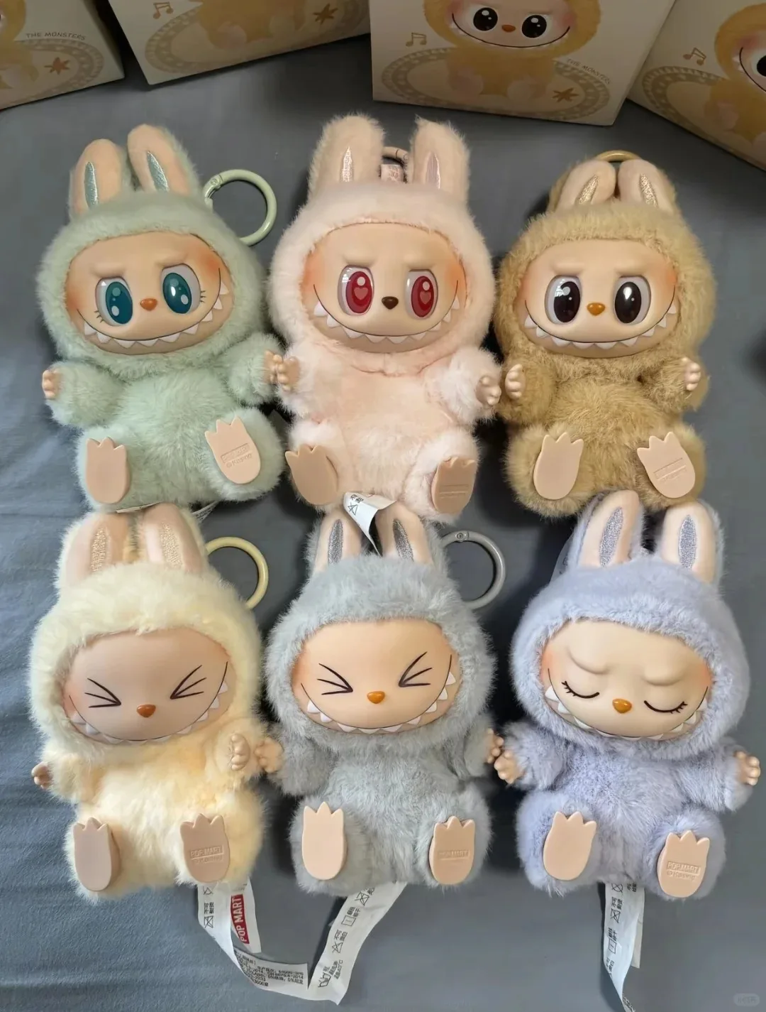 Authentisches POPMART LABUBU The Monsters Have A Seat Blind Box Macaron V2 Generation Anhänger Trendy Mystery Box Weihnachtsspielzeug auf Lager Image