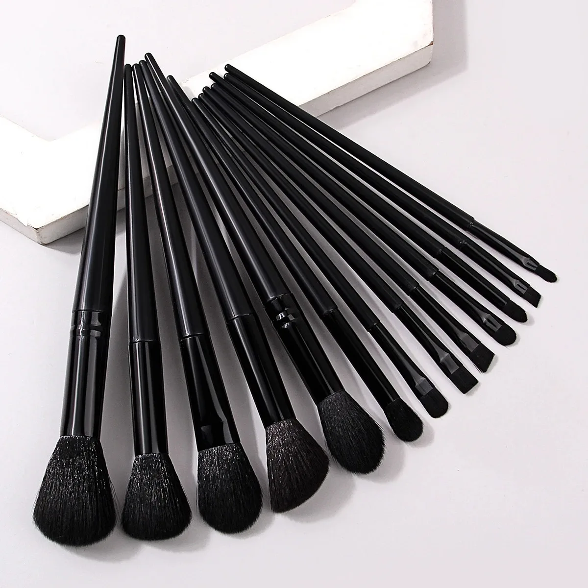 13-teiliges schwarzes Make-up-Pinsel-Set – ultraweiches veganes Vollgesichts-Pinsel-Set, komplette kosmetische Werkzeuge für Studenten und Anfänger, ideal Image