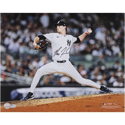 Max Fried New York Yankees signiertes 16" x 20" Pitching-Foto Image