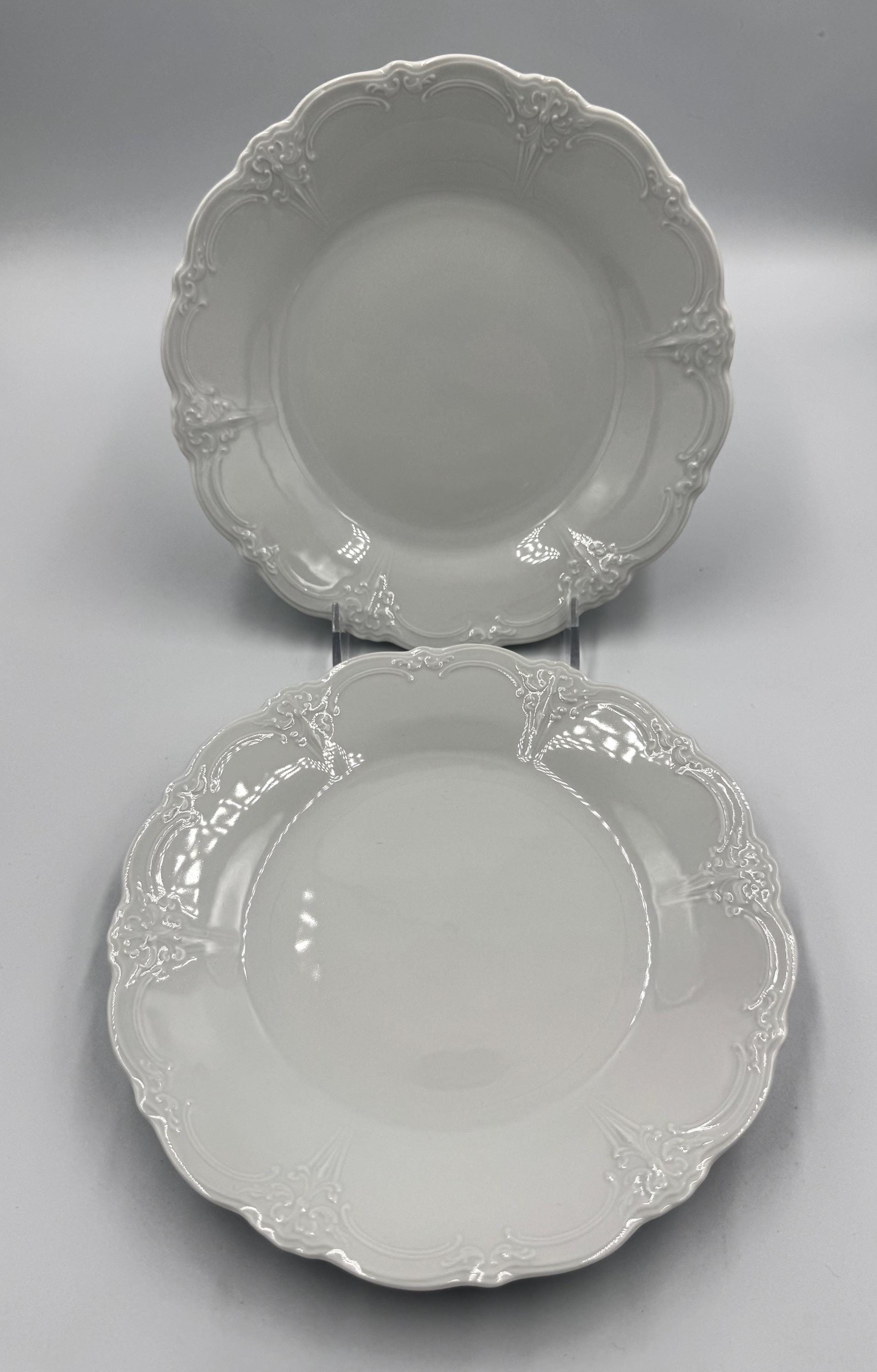 Set di 2 piatti da pranzo/insalata vintage Tirschenreuth Baronesse bianchi da 21 cm in porcellana con decorazioni a rilievo - Set da 2