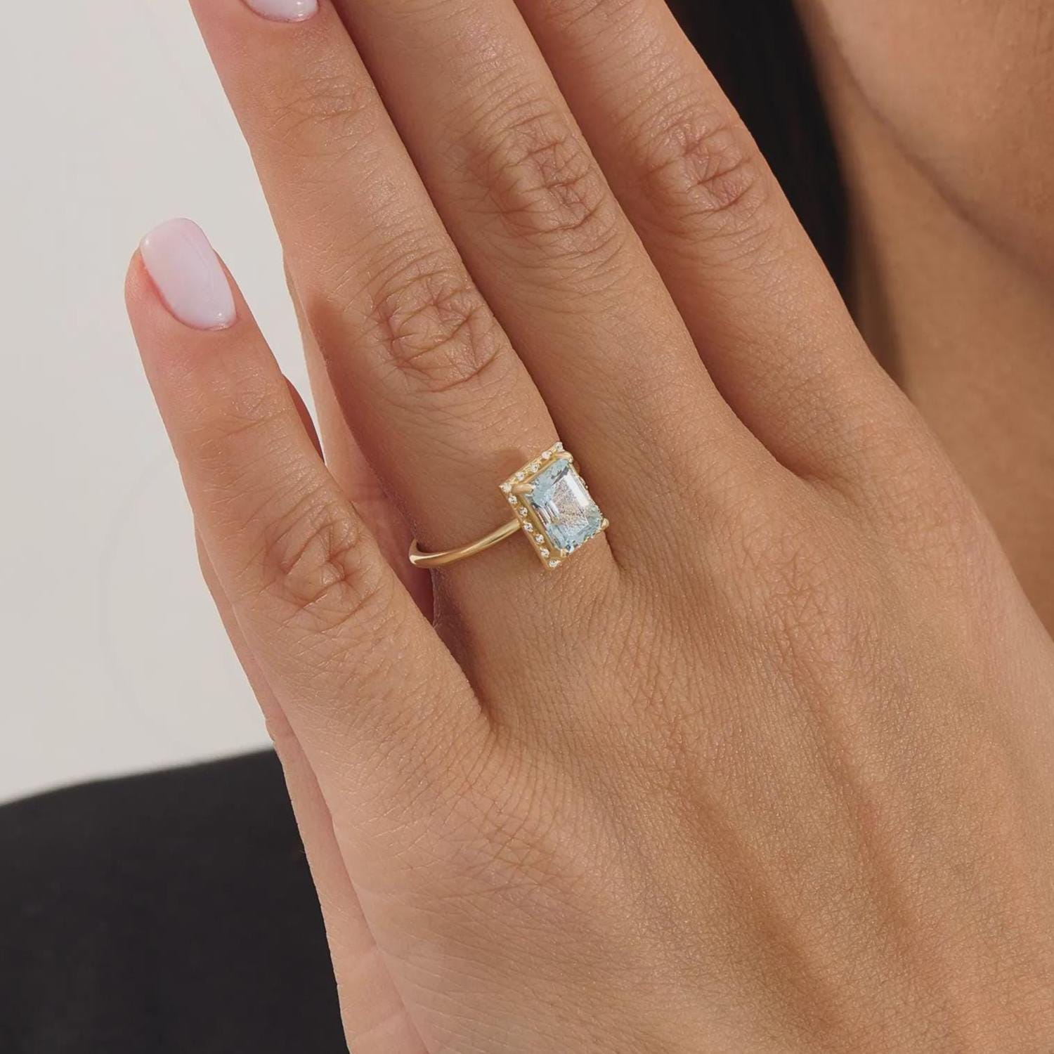 Anello con alone di acquamarina, anello con acquamarina in oro massiccio 14k, anello con acquamarina taglio smeraldo, anello con acquamarina naturale,