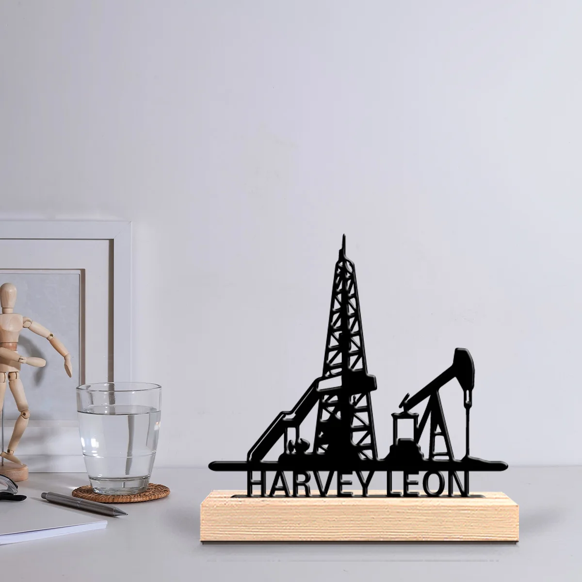 1 Stück Mode personalisierte benutzerdefinierte Ölfeldbohren Metallstatuen Metallkunst mit Holzsockel geeignet für Büro, Schlafzimmer, Wohnzimmer Image
