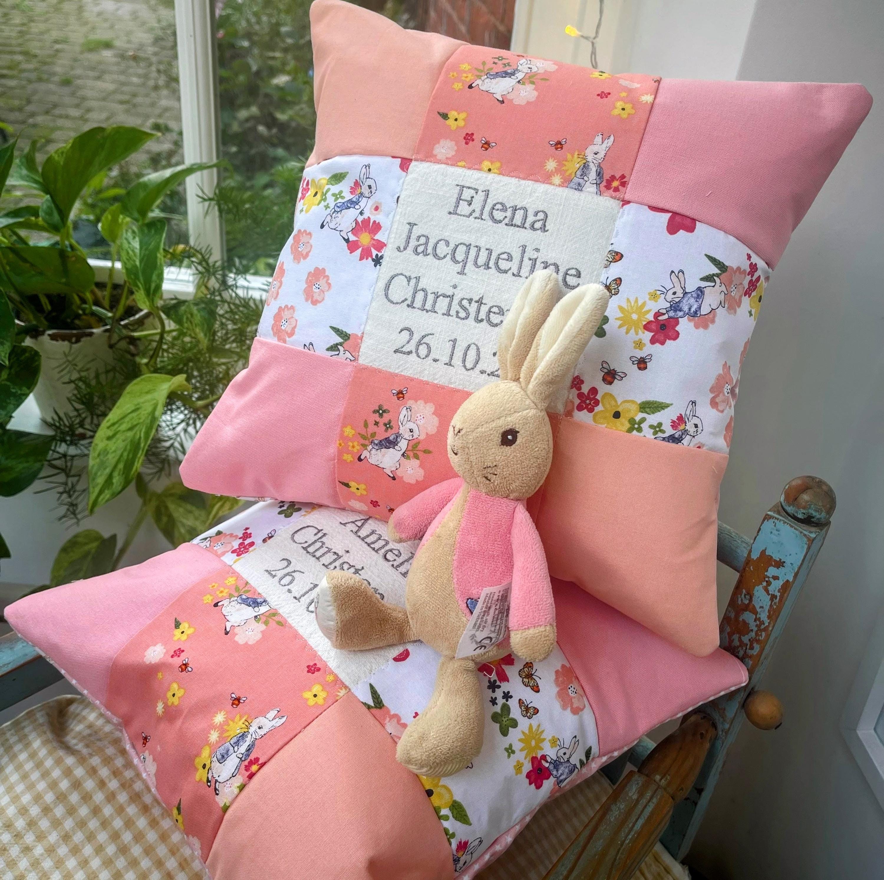Cuscino per occasioni speciali Peter Rabbit , cuscino Beatrix Potter, regalo di battesimo, regalo di compleanno, nascita, decorazione per la cameretta