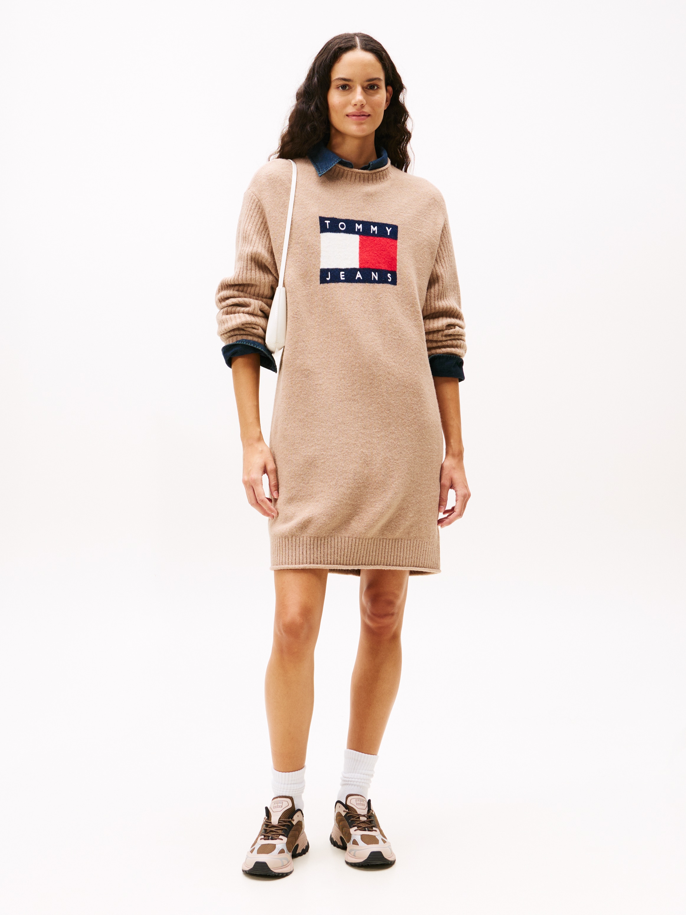 Strickkleid TOMMY JEANS "TJW FLAG SWEATER DRESS EXT", Damen, Gr. L (40), N-Gr, malted milk, Feinstrick, Obermaterial: 70% Polyacryl, 23% Polyamid, 5% Wolle, 2% Elasthan, unifarben, Casual, Rundhals, Kleider Image