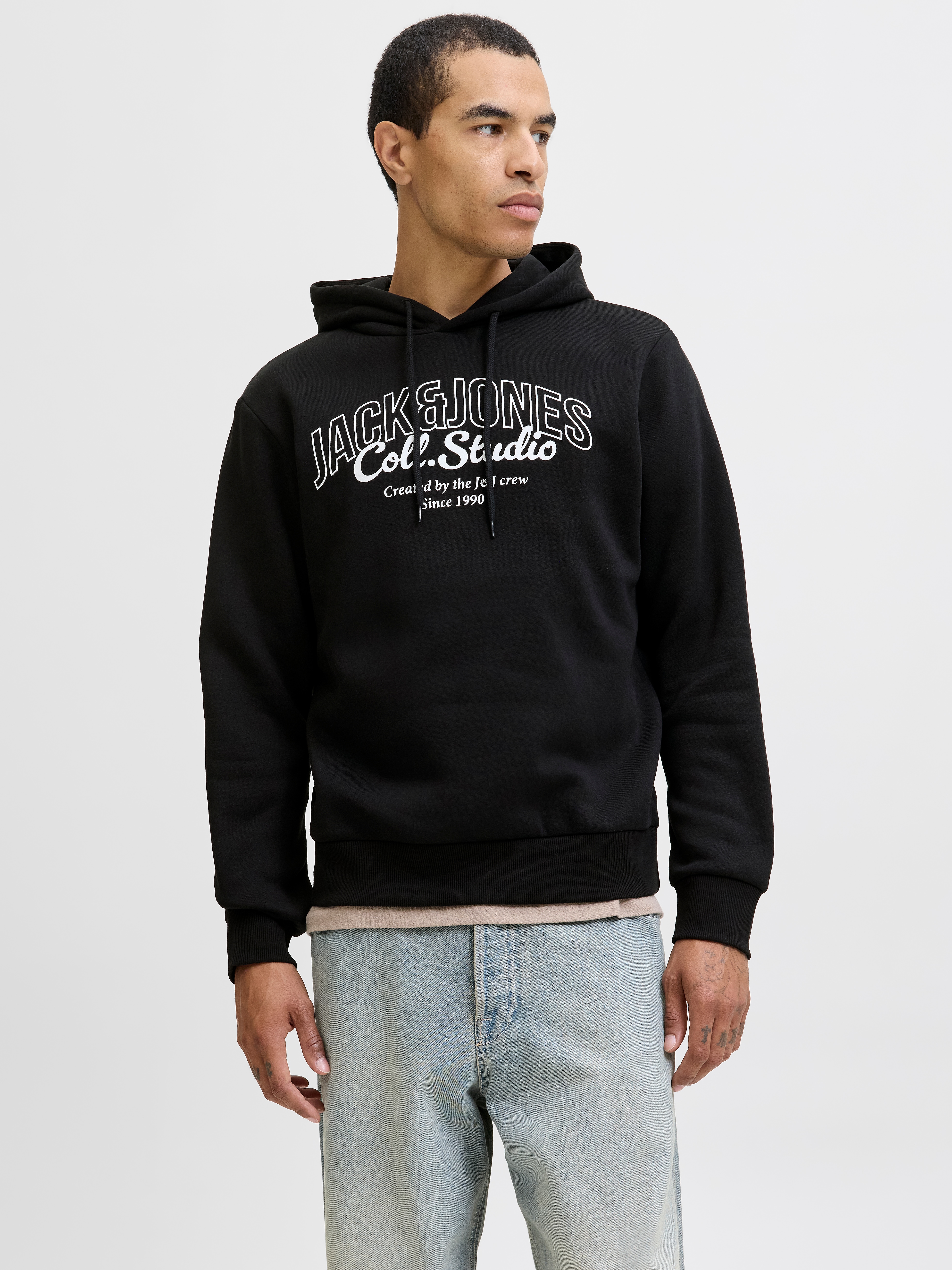 Kapuzensweatshirt JACK & JONES "JJMAKOTO SWEAT HOOD", Herren, Gr. XS, schwarz (schwarz print:big print), angeraute Sweatware, Obermaterial: 80% Baumwolle, 20% Polyester, bedruckt, regular fit normal, Rundhals, Rippbündchen, Sweatshirts