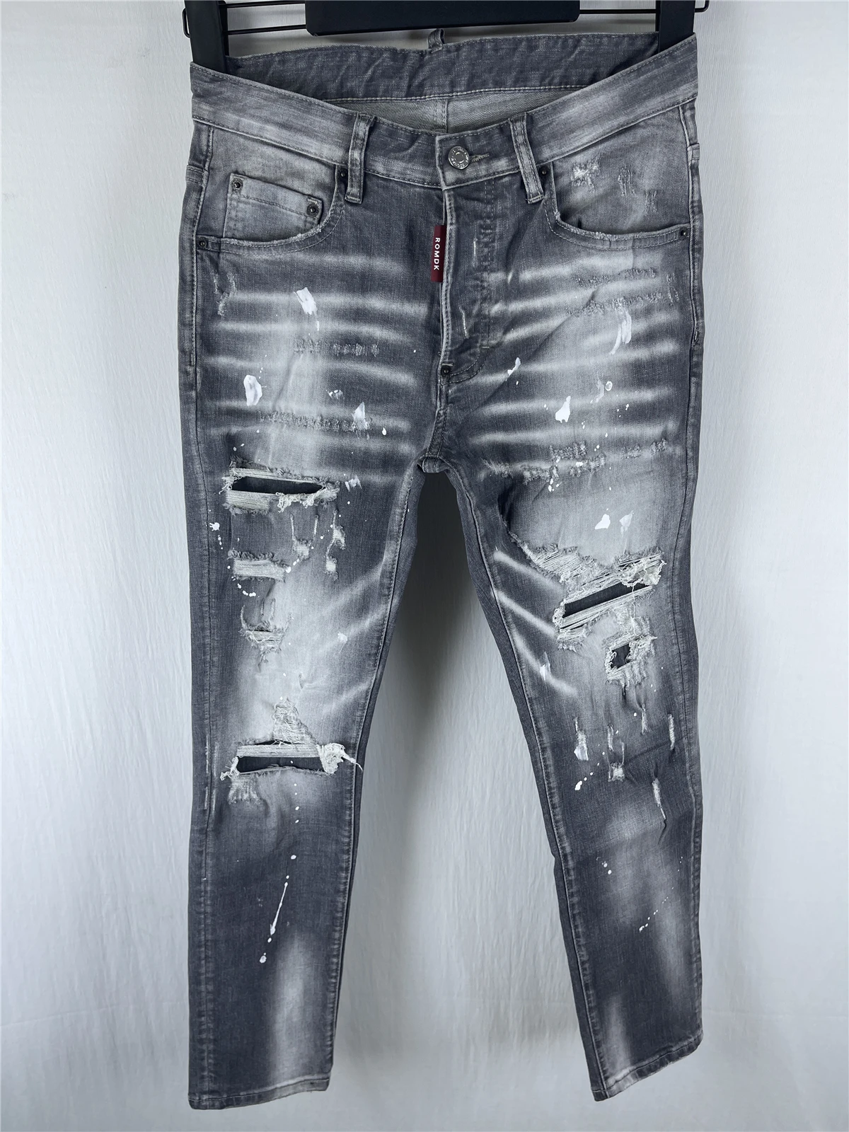 6058 Frühling und Sommer Neue Herrenjeans Gewaschene Schleiflöcher Patch Splash Ink Dreidimensionaler Schnitt Bein Graue Jeans für Männer Image