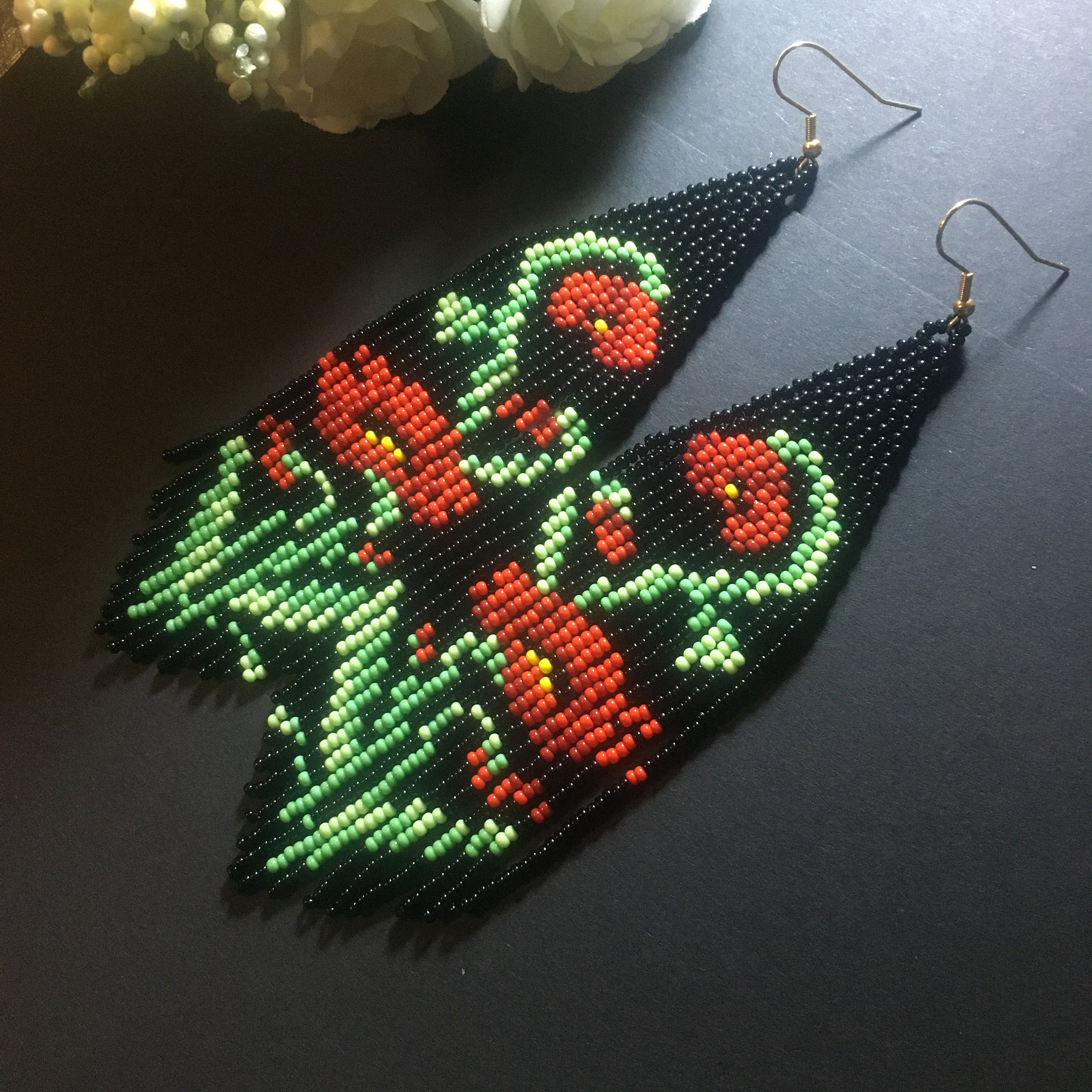 Orecchini floreali con perline Orecchini con frange Orecchini a fiore Orecchini con perline intrecciate Orecchini lunghi con frange