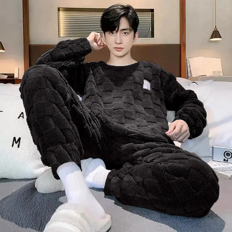 Verdickte warme Nachtwäsche für den Winter. Herren-Nachtwäsche aus Korallensamt in Übergröße, zweiteiliges Set, langärmliger Pyjama aus weichem Flanell Image