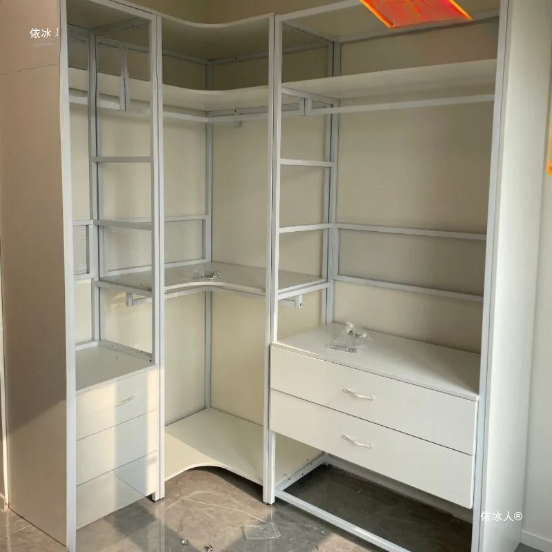 Offener Kleiderschrank, Garderobe, Regalmontage, begehbarer Metallbügel, einfaches Haushaltsschlafzimmer